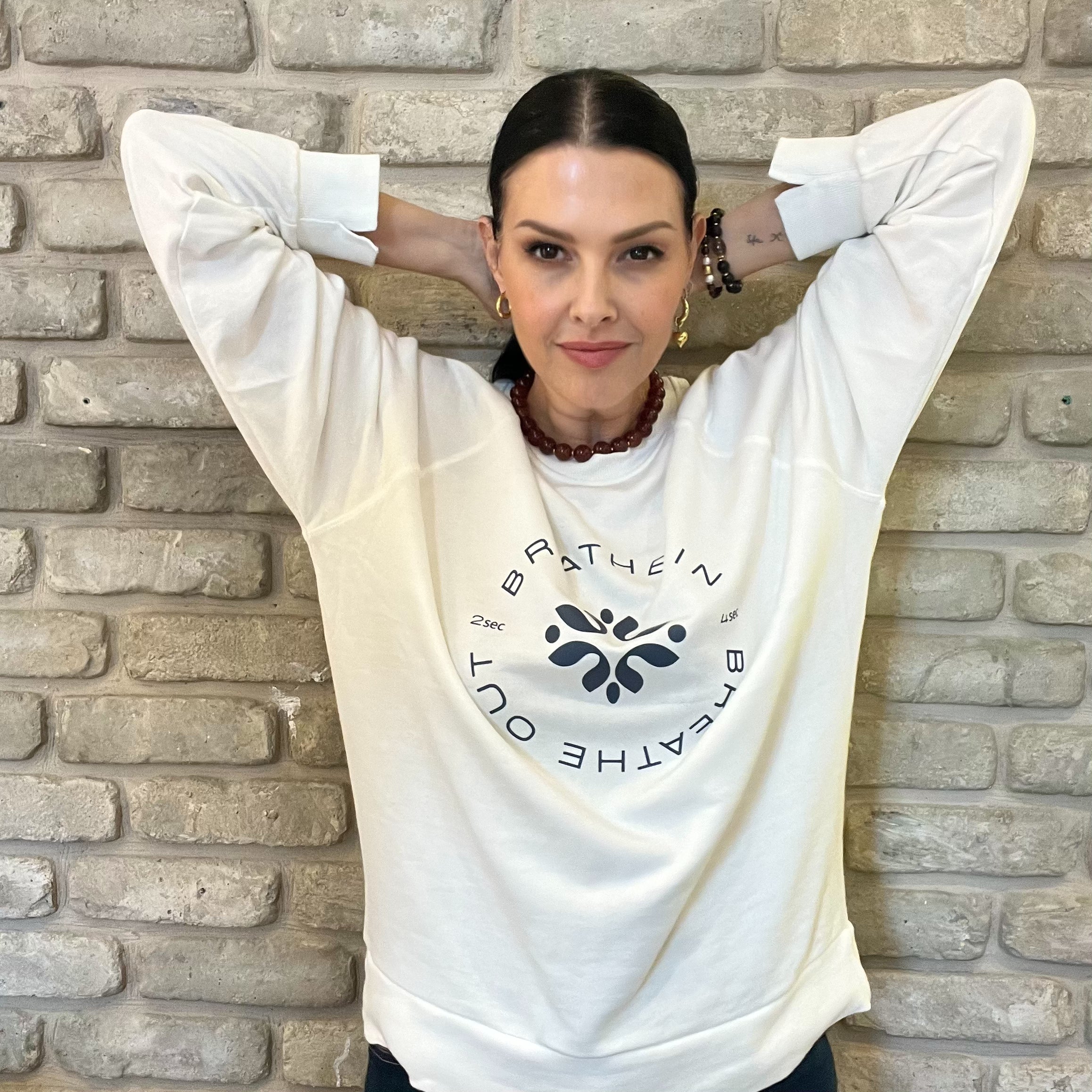 Breathe In Breathe Out  סווטשרט קואוזי מפנק בצבע שמנת