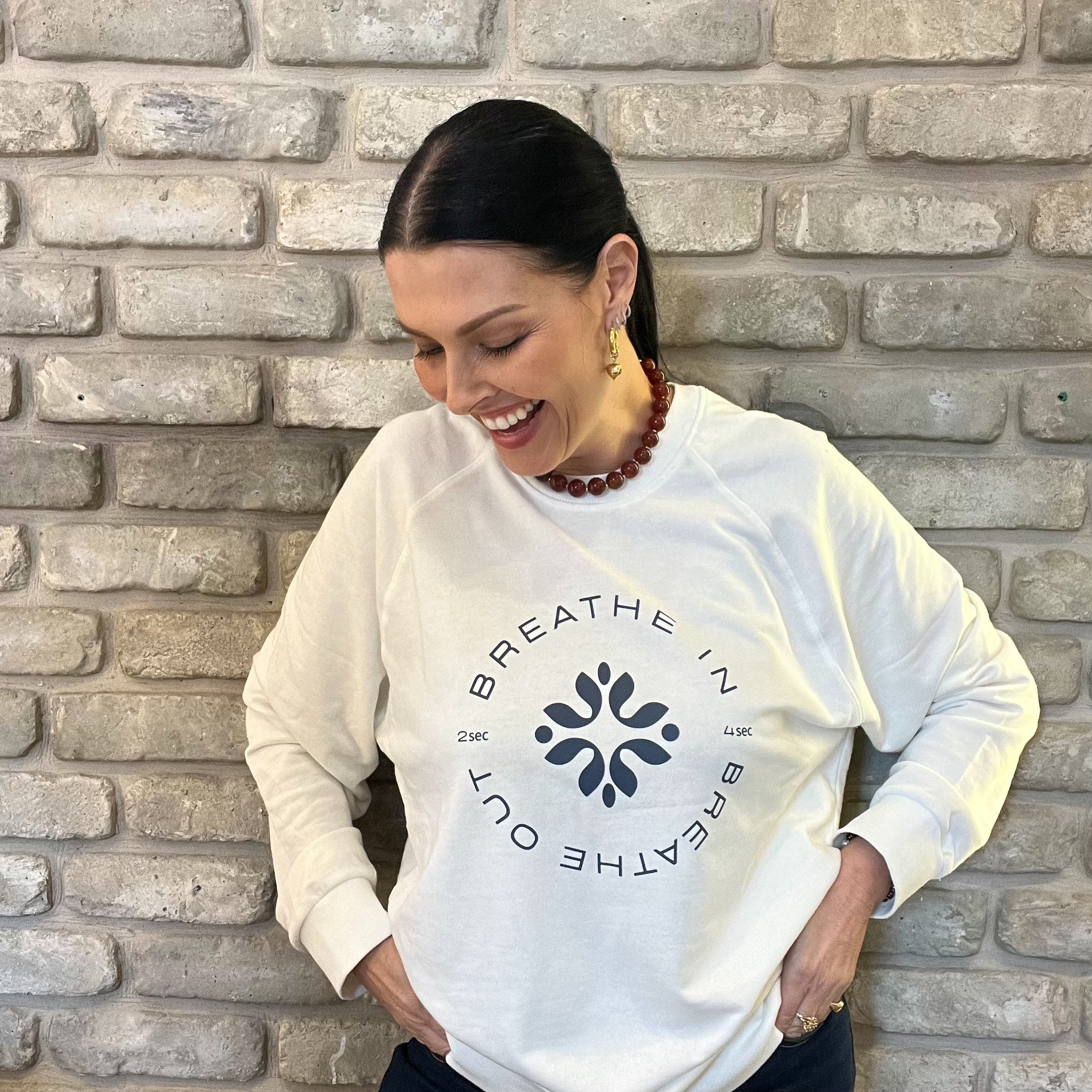 Breathe In Breathe Out  סווטשרט קואוזי מפנק בצבע שמנת
